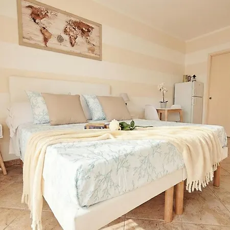 Aparthotel The Sea Wind & 4*
